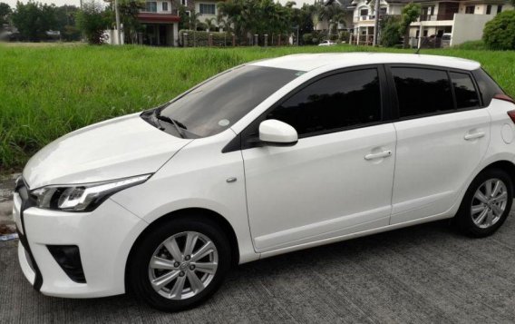 Selling White Toyota Yaris 2016 Automatic Gasoline for sale in Quezon City-1