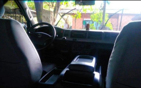 Selling Toyota Hiace 2012 Manual Diesel in Quezon City-4