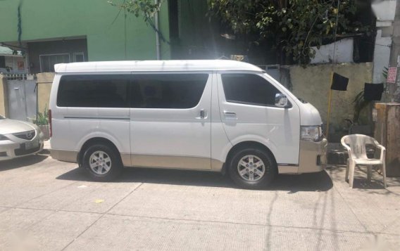 Selling 2nd Hand Toyota Hiace 2013 Automatic Diesel at 50000 km in Makati