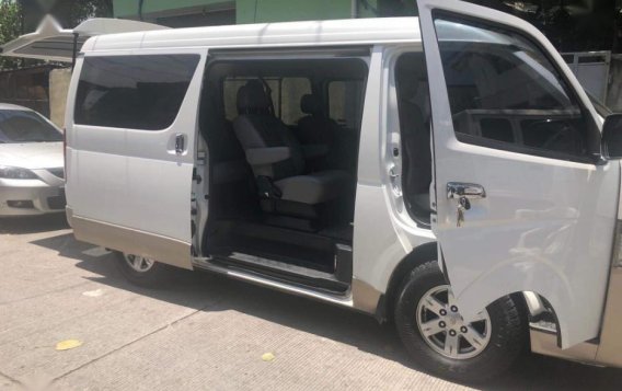 Selling 2nd Hand Toyota Hiace 2013 Automatic Diesel at 50000 km in Makati-4