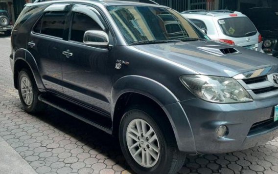 Selling 2nd Hand Toyota Fortuner 2005 Automatic Diesel at 80000 km in Manila-1