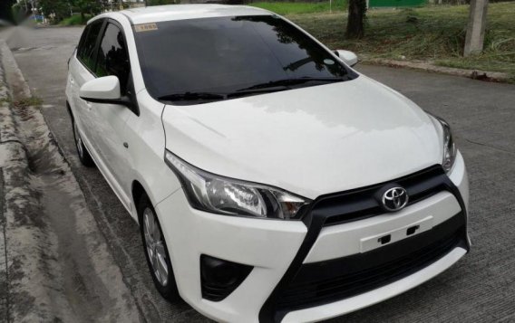 Selling White Toyota Yaris 2016 Automatic Gasoline for sale in Quezon City-3