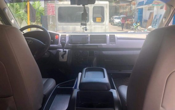 Selling 2nd Hand Toyota Hiace 2013 Automatic Diesel at 50000 km in Makati-6