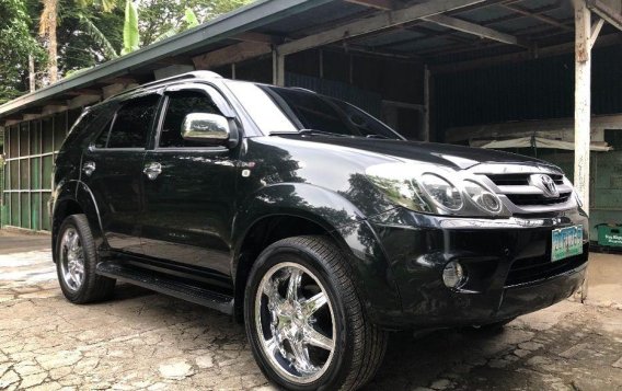 Selling Toyota Fortuner 2006 Automatic Diesel in Las Piñas-1