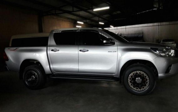 Selling 2nd Hand Toyota Hilux 2017 Manual Diesel at 32000 km in Makati-3