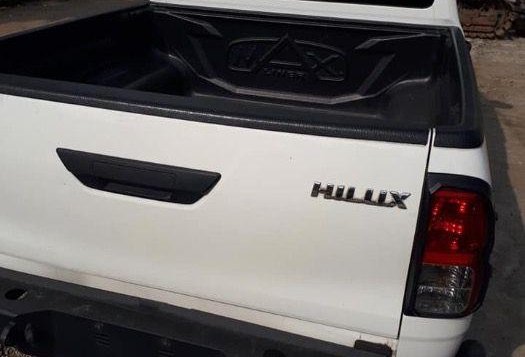 Selling 2nd Hand Toyota Hilux 2016 in Quezon City-2