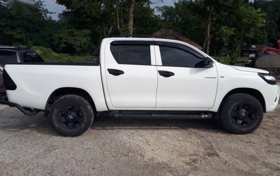 Selling 2nd Hand Toyota Hilux 2016 in Quezon City-1