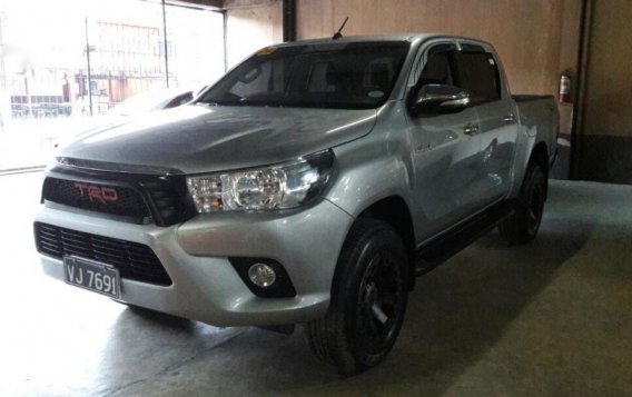 Selling 2nd Hand Toyota Hilux 2017 Manual Diesel at 32000 km in Makati-3