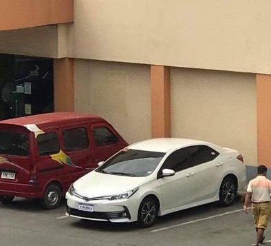 Selling Toyota Corolla Altis 2017 at 9000 km in Cebu City-1