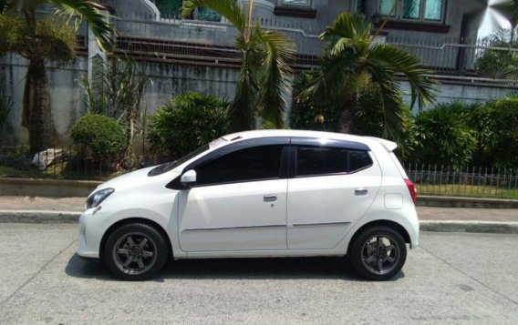 Selling 2nd Hand Toyota Wigo 2017 at 9000 km in Quezon City-2