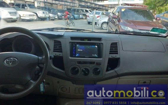 Red Toyota Hilux 2006 for sale in Automatic-1