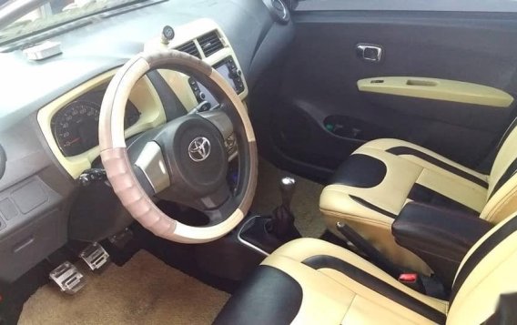 Selling 2016 Toyota Wigo in Quezon City-1