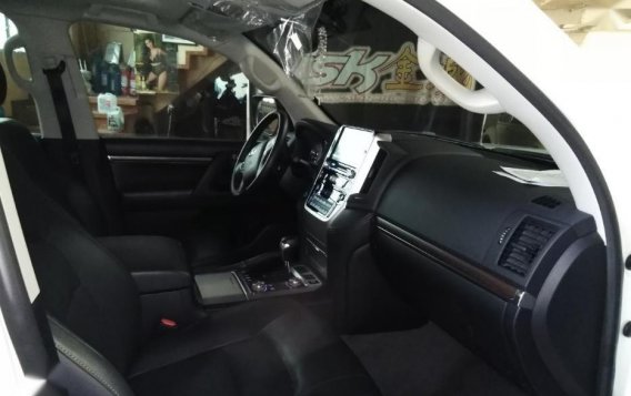 Selling 2nd Hand Toyota Land Cruiser 2018 Automatic Diesel at 8000 km in Manila-4