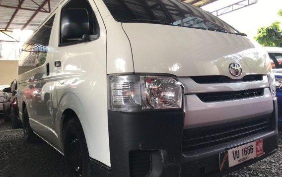 Selling White Toyota Hiace 2017 in Manual-1