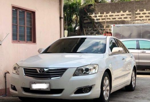 Selling Pearl White Toyota Camry 2009 in Manila-1