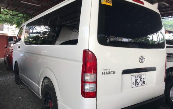 Selling White Toyota Hiace 2017 in Manual-2