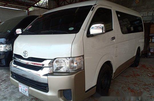 Selling White Toyota Hiace 2017 Automatic Diesel at 9000 km 