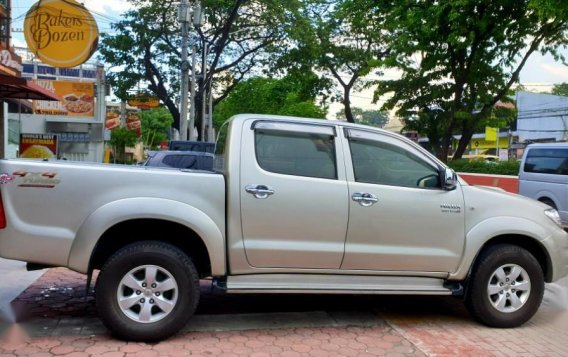 2nd Hand 2011 Toyota Hilux for sale in Quezon City-6