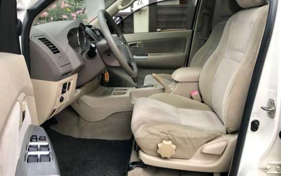 2nd Hand Toyota Fortuner 2005 Automatic Gasoline for sale in Parañaque-5