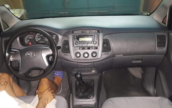 Selling 2nd Hand Toyota Innova 2013 Manual Diesel at 69485 km in Makati-2