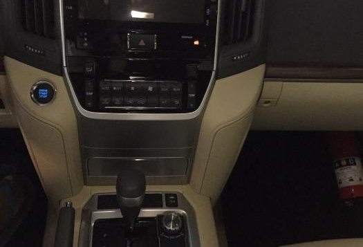 2nd Hand Toyota Land Cruiser 2018 Automatic Diesel for sale in Quezon City-6