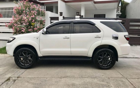 2nd Hand Toyota Fortuner 2005 Automatic Gasoline for sale in Parañaque-1