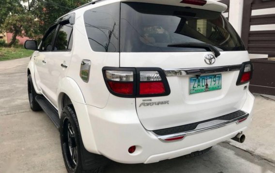 2nd Hand Toyota Fortuner 2005 Automatic Gasoline for sale in Parañaque-2
