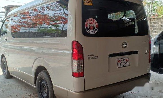 Selling White Toyota Hiace 2017 Automatic Diesel at 9000 km -3