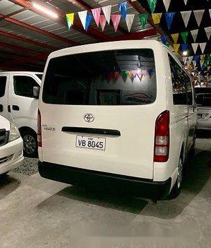 Selling White Toyota Hiace 2016 in Manual-1
