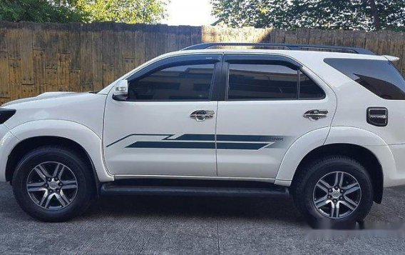 Sell White 2014 Toyota Fortuner Automatic Diesel at 35710 km -1