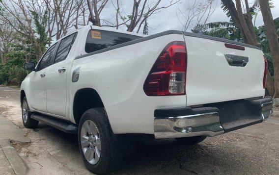 Selling White Toyota Hilux 2016 Manual Diesel in Quezon City-1