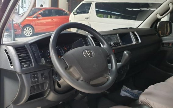 Selling Black Toyota Hiace 2018 in Quezon City-2