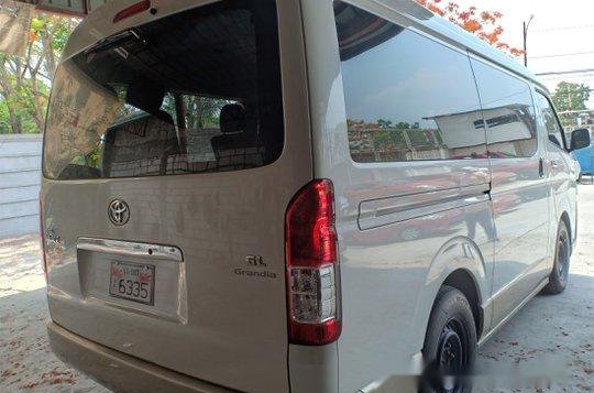 Selling White Toyota Hiace 2017 Automatic Diesel at 9000 km -2