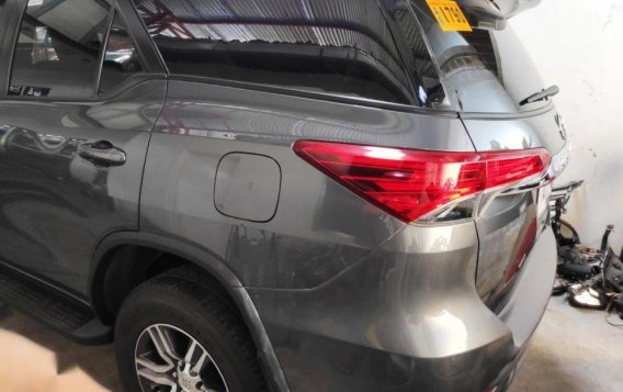 Selling Gray Toyota Fortuner 2018 in Marikina-1