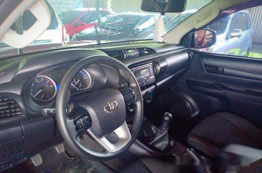 Selling Red Toyota Hilux 2018 in Manual-3