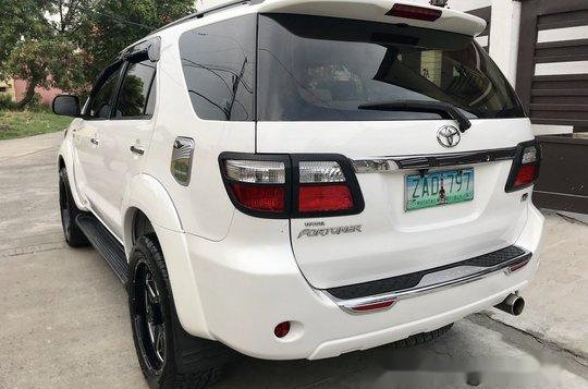 Selling White Toyota Fortuner 2005 Automatic Gasoline at 78000 km in Parañaque-3