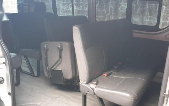 Sell 2nd Hand 2015 Toyota Hiace Manual Diesel at 30000 km in Quezon City-5