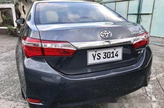 Selling Gray Toyota Corolla Altis 2016 in Parañaque-3