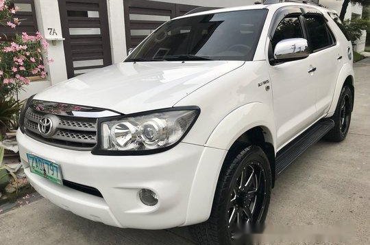 Selling White Toyota Fortuner 2005 Automatic Gasoline at 78000 km in Parañaque-1