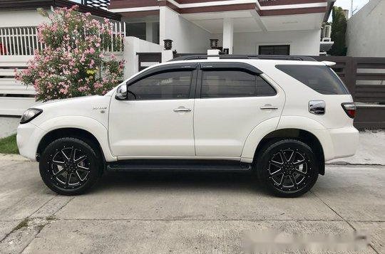 Selling White Toyota Fortuner 2005 Automatic Gasoline at 78000 km in Parañaque-4