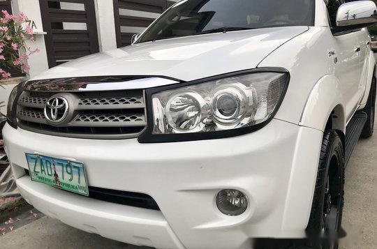 Selling White Toyota Fortuner 2005 Automatic Gasoline at 78000 km in Parañaque-2