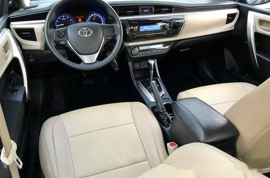 Selling Gray Toyota Corolla Altis 2016 in Parañaque-8