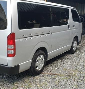 Sell 2nd Hand 2015 Toyota Hiace Manual Diesel at 30000 km in Quezon City-3