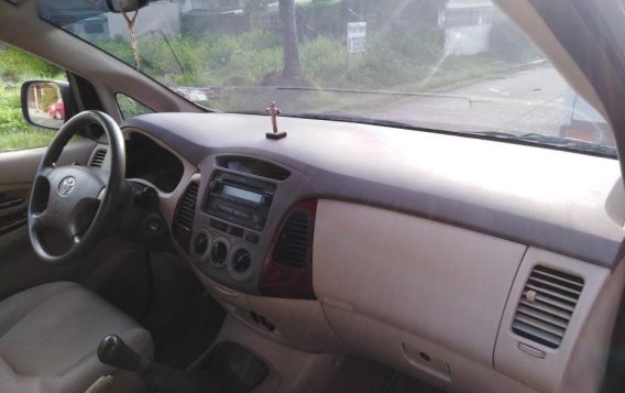 Sell 2nd Hand 2006 Toyota Innova Manual Gasoline at 120000 km in Parañaque-1