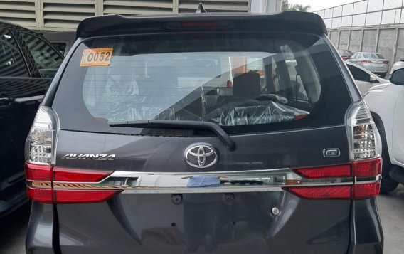 Selling Grey Toyota Avanza 2018 Automatic Gasoline in Manila-1