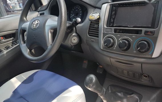 2nd Hand Toyota Innova 2012 at 60000 km for sale-3