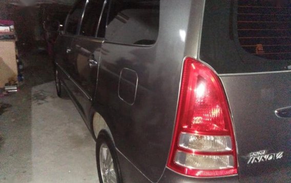 Selling Used Toyota Innova 2006 in Quezon City-7