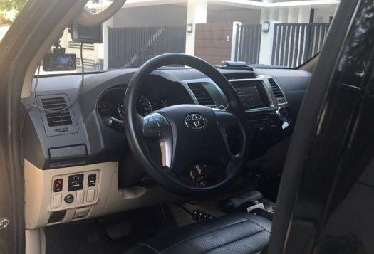 Selling Toyota Hilux Automatic Diesel in Parañaque-8