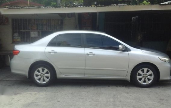 Sell 2nd Hand 2011 Toyota Corolla Altis Manual Gasoline in Quezon City-2