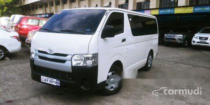 Selling White Toyota Hiace 2019 in Manila-1